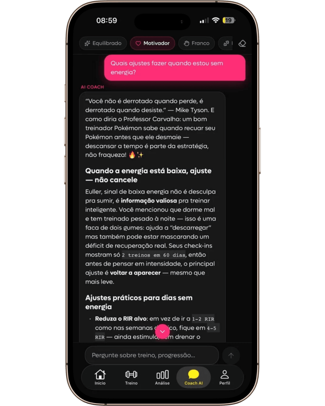 Conversa com o AI Coach da SelfShapeAI sugerindo ajustes para um dia de pouca energia a partir do histórico do treino.