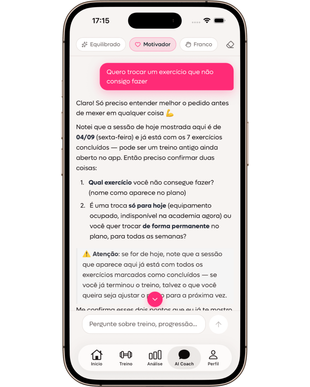 Conversa com o AI Coach da SelfShapeAI em modo claro para entender a troca de um exercício no plano.